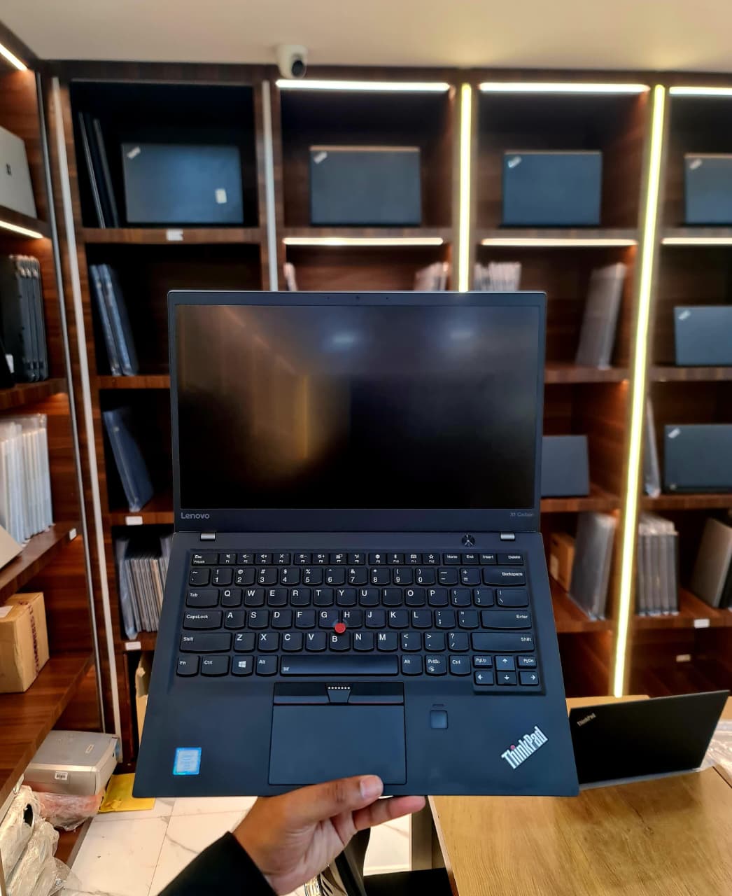 💻 LENOVO ThinkPad X1 CARBON -  Intel Core i7 (6th Gen)- 8GB RAM(Refurbished) 💼